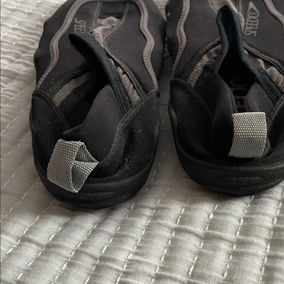 Speedo NWOT Black Gray Surf Walker Water Shoes - Picture 4 of 7